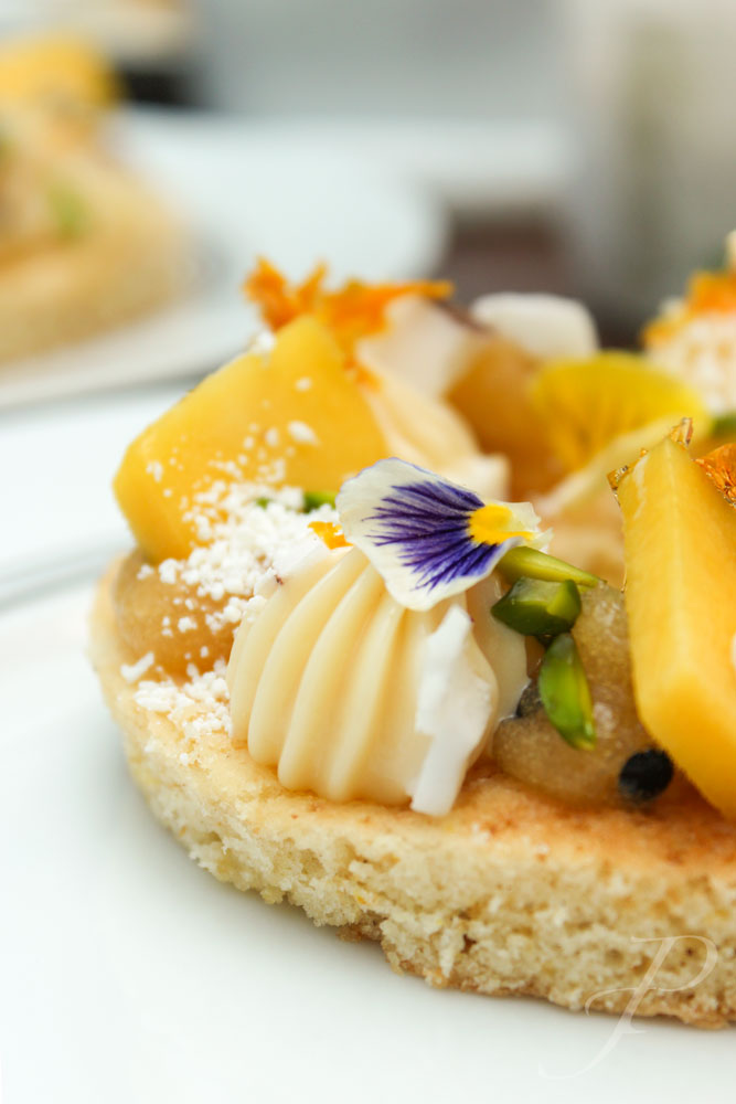 food-chef-home-cream-vanilla-dessert-gold-close-up-portugal